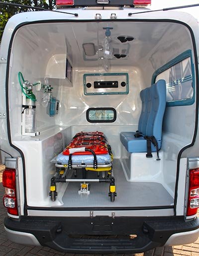 interno Amarok ambulancia com interior de fibra